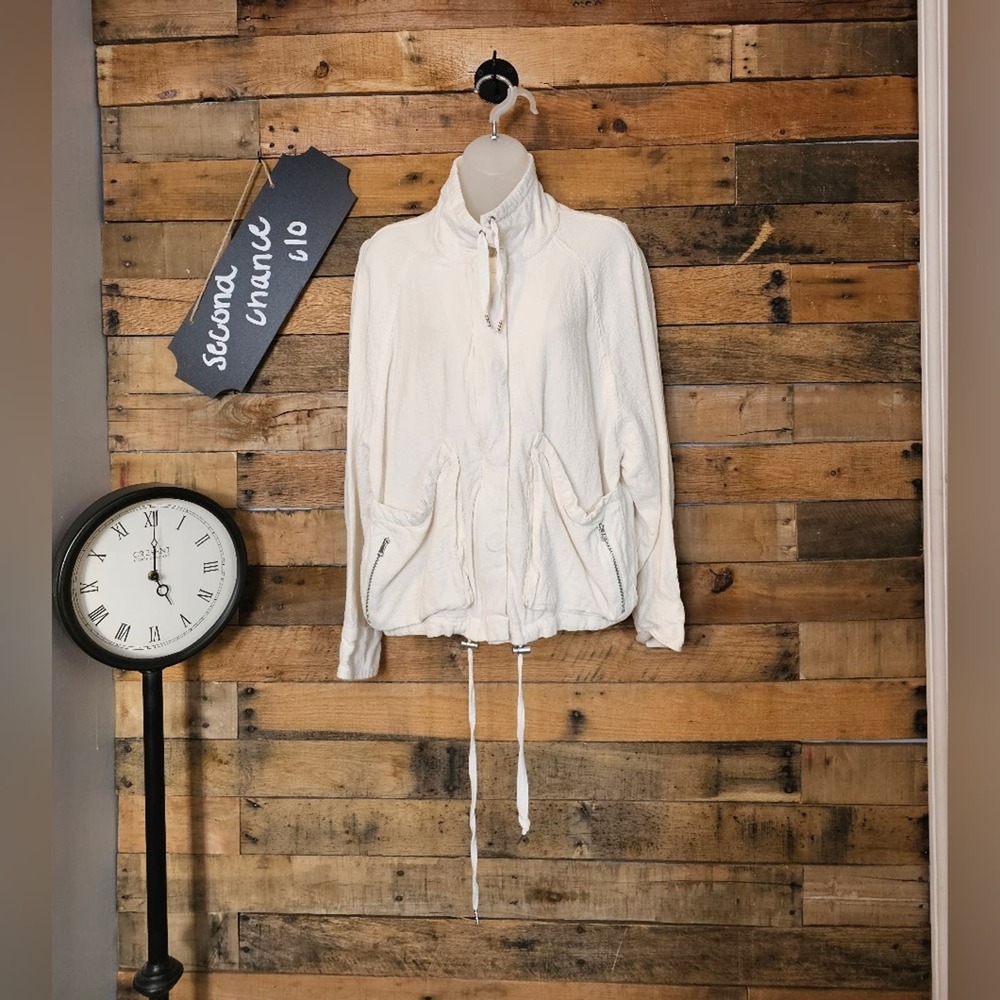 SALE-BKE outerwear women's creamy white colored zippered jacket size M